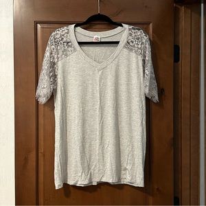 Super soft lace sleeve gray t-shirt.  NWOT.  SIZE L.